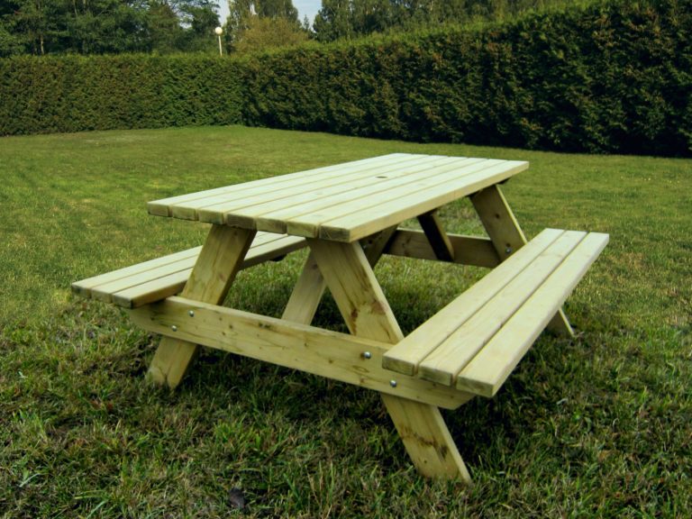 Picnic table